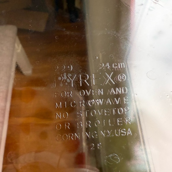 Vintage PYREX Amethyst Glass Fluted Pie Pan #229 9.5in Diameter Deep Dish Plate - Picture 5 of 5